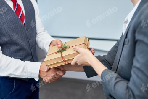 Preview: Boxing Day in Office Close Up