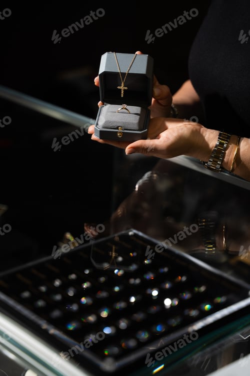 Preview: Jewelry box with ring and necklace displayed in luxury retail store.