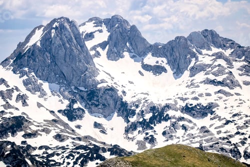 Preview: Rocky mountains covered in snow
