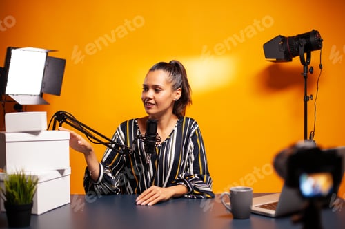 Preview: Podcast from vlogger with big giveaway gifts