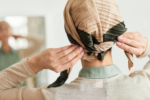 Preview: Woman Wearing Headscarf