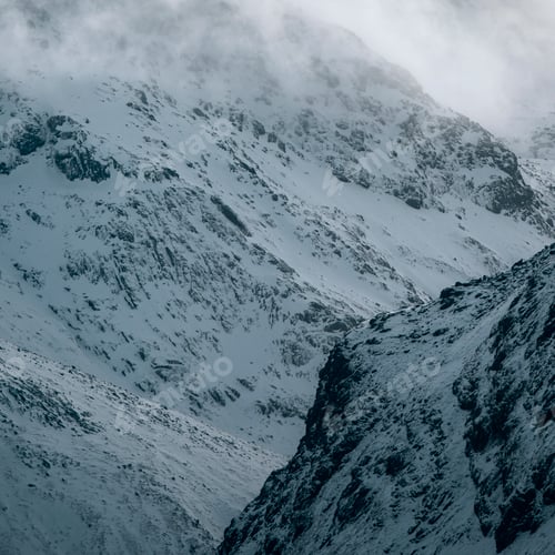 Vista previa: Picos nevados de las montañas en Noruega