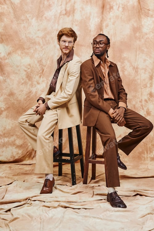 Preview: Urban Dandies Perched On Rustic Stool