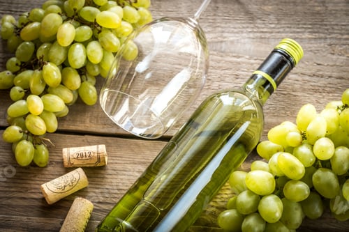 Preview: White wine with bunch of grape