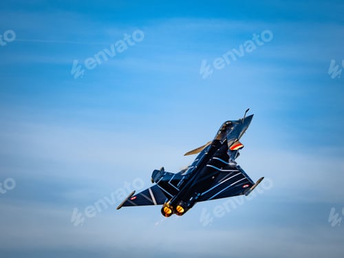 Preview: Flying fighter in the sky