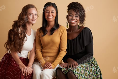 Preview: Cheerful Female Friends