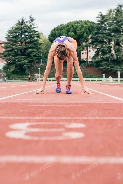 Preview: Woman getting ready to start running