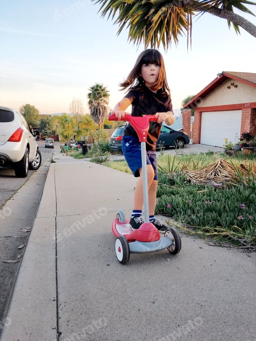 Preview: Scooter girl - action