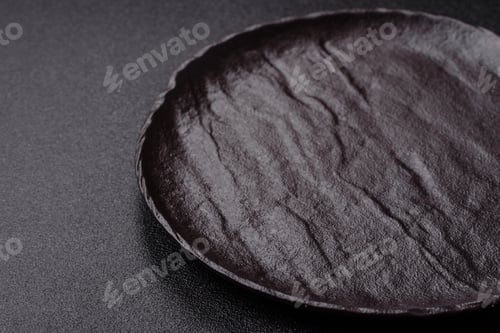 Preview: Empty round black plate for food, risotto or pasta. Empty plate on dark background