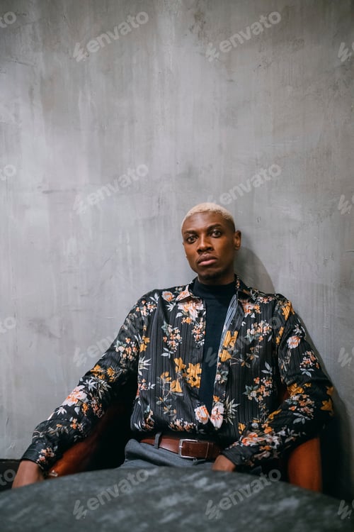 Preview: Stylish man, concrete wall background