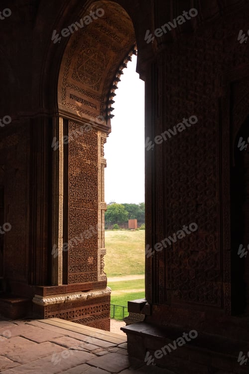 Preview: Arched doorway of Quwwat-ul-Islam Mosque in Qutb Minar complex. Delhi, India.