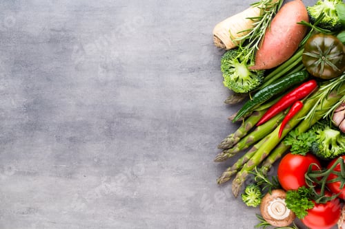 Preview: Flat lay of various colorful raw vegetables.
