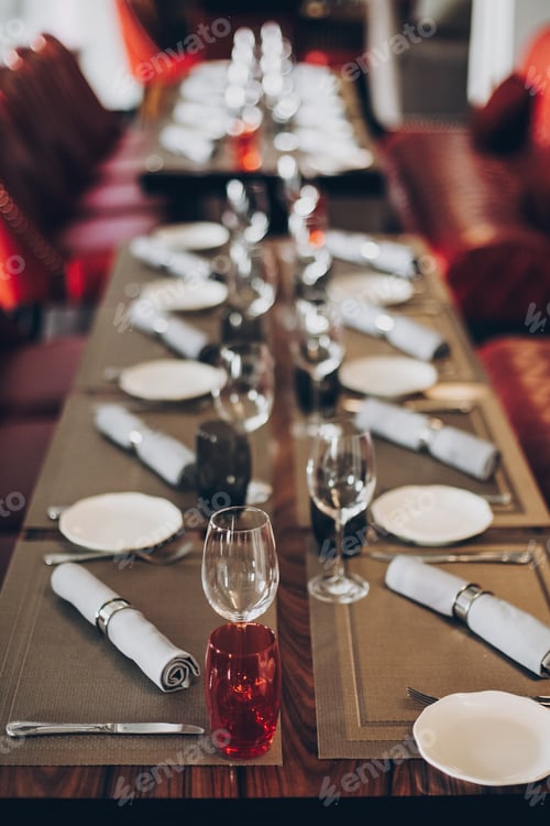 Preview: Luxury red table setting at reception in restaurant