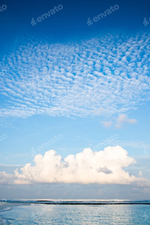Preview: background of turquoise sea and blue sky