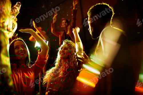 Preview: Pretty ladies dancing and flirting with men