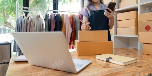 Preview: Close up woman designer stylish blogger entrepreneur is write the customer name in front of the box