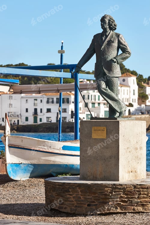 Preview: Salvador Dali statue in Cadaques seafront promenade. Girona, Spain