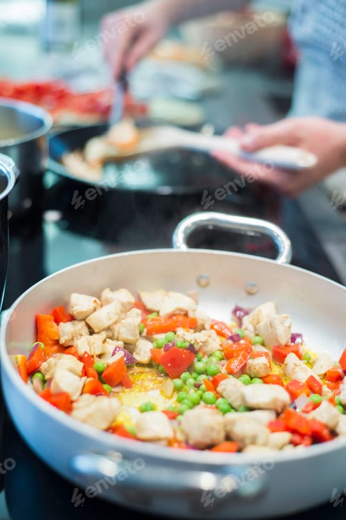 Preview: Cooking paella