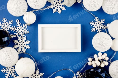 Preview: blue balls, decorative snowflakes and garland on blue Christmas set