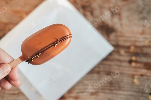 Preview: Chocolate cake pops in the form of ice cream on a stick.