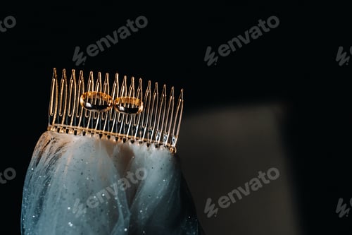 Preview: Close-up of two gold wedding rings for a wedding
