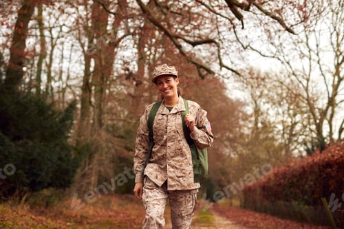 Preview: American Female Soldier In Uniform Carrying Kitbag Returning Home On Leave