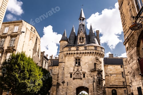 Preview: Old gate entrance to the city of Bordeaux