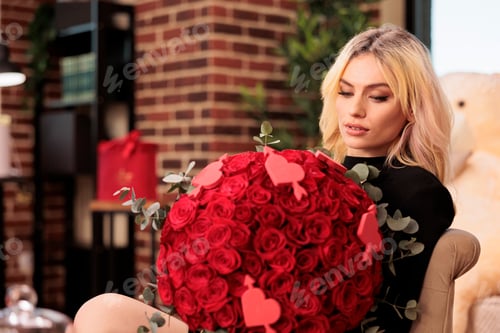 Preview: Beautiful woman holding flower bouquet in heart shaped box