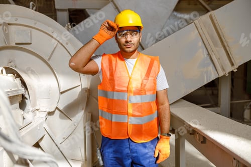 Preview: Experienced engineer working hard at construction industry