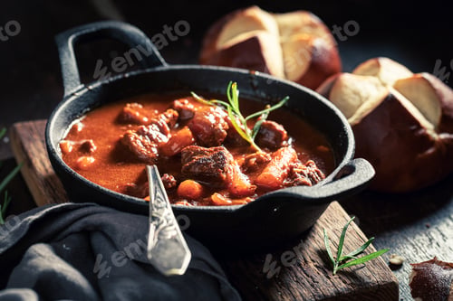 Preview: Tasty goulash served with fresh hot buns