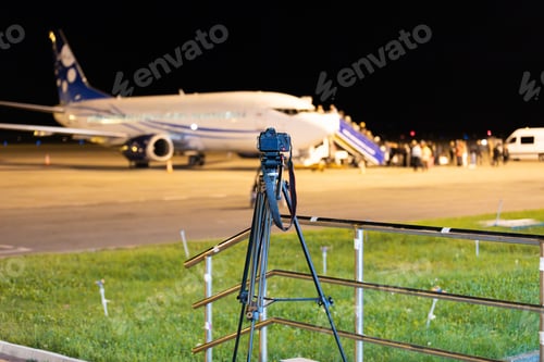 Preview: Camera on tripod during spotting at the airport at night