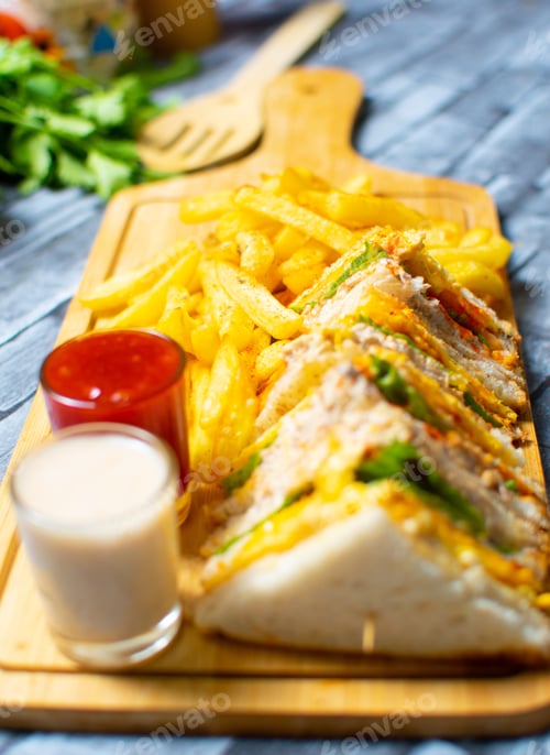 Preview: Chicken Club Sandwich Restaurant Style