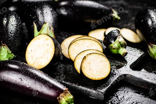 Preview: Cut into pieces on a cutting board of eggplant.