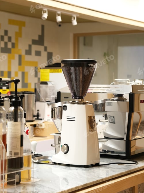 Preview: Coffee maker in a cafe