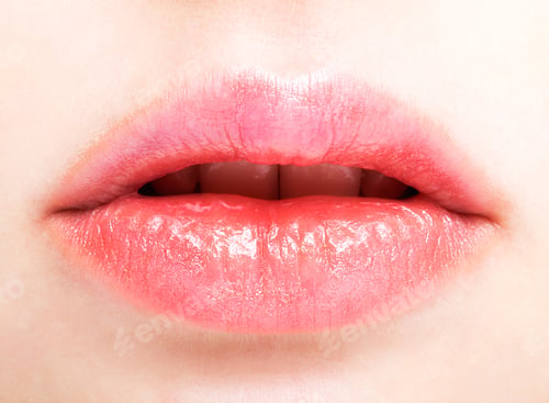 Preview: Closeup Shot Of Female Lips