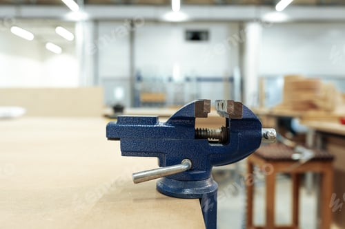 Preview: Bench vice installed on table equipment for carpentry work