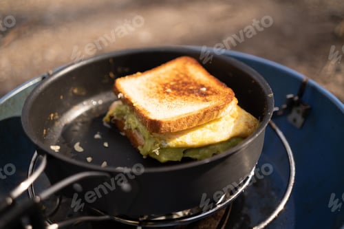 Preview: Selective focus of a toasted sandwich in a frying pan