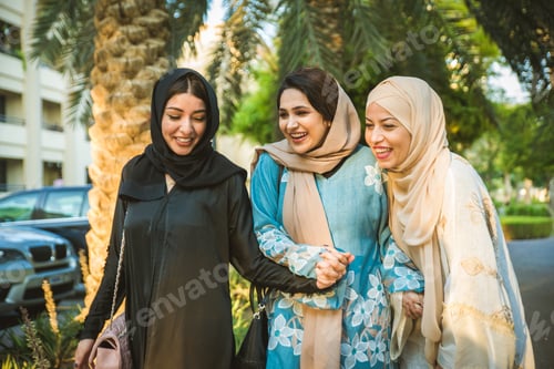 Preview: Arabic women in Dubai