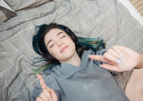 Preview: Happy teenager listening to music