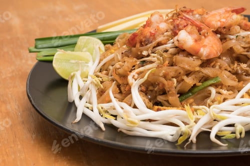 Preview: Close up plate of Padthai, Thai noodle with fried shrimp and vegetable,Thai Food