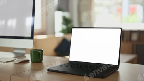 Preview: Empty screen laptop computer on table at home office