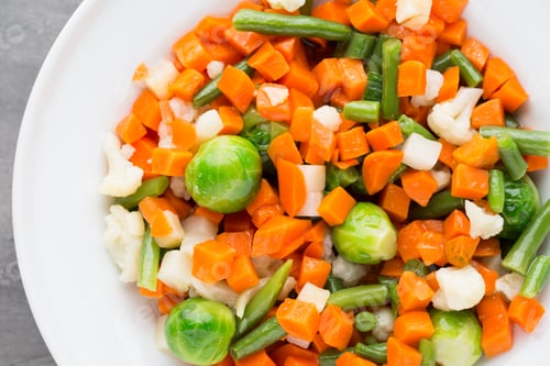 Preview: Fresh vegetables mix in a white bowl.