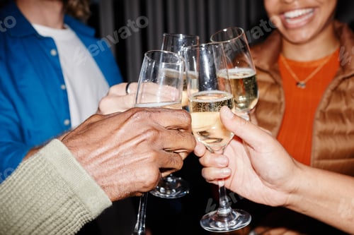 Preview: Party Toast Close Up