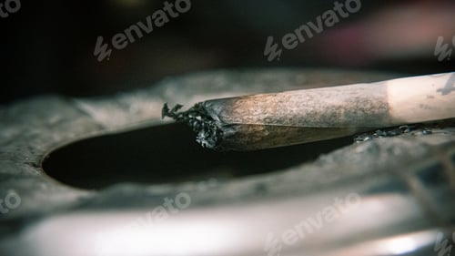 Preview: Closeup shot of a smoked cigarette on an ashtray
