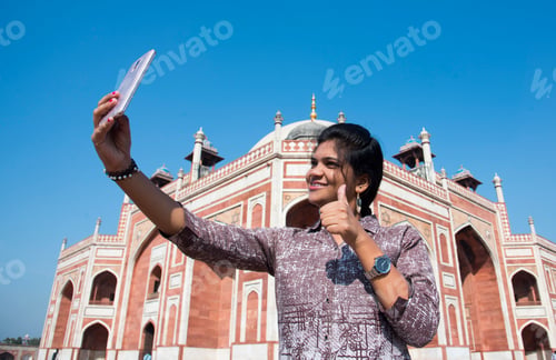 Preview: Indian woman taking selfie with smartphone in front of Humayun's Tomb