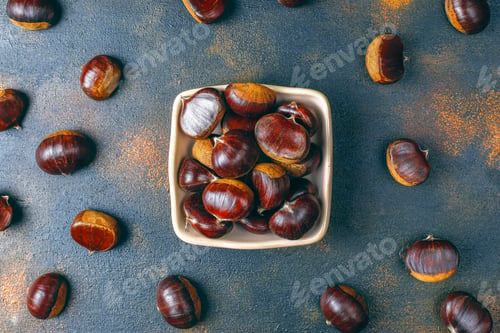 Preview: Fresh organic chestnuts.