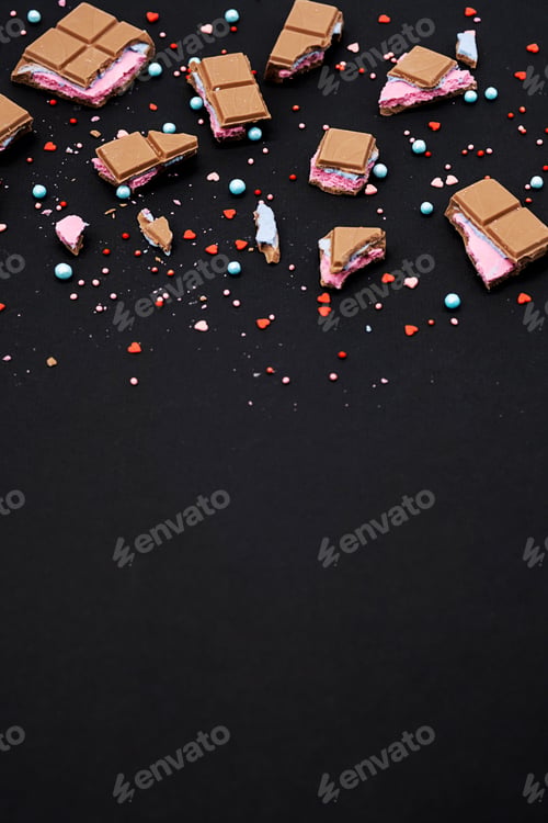 Preview: Broken Pieces Chocolate Bar on Black.