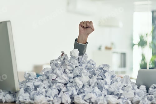 Aperçu: Fighting his way through the paperwork
