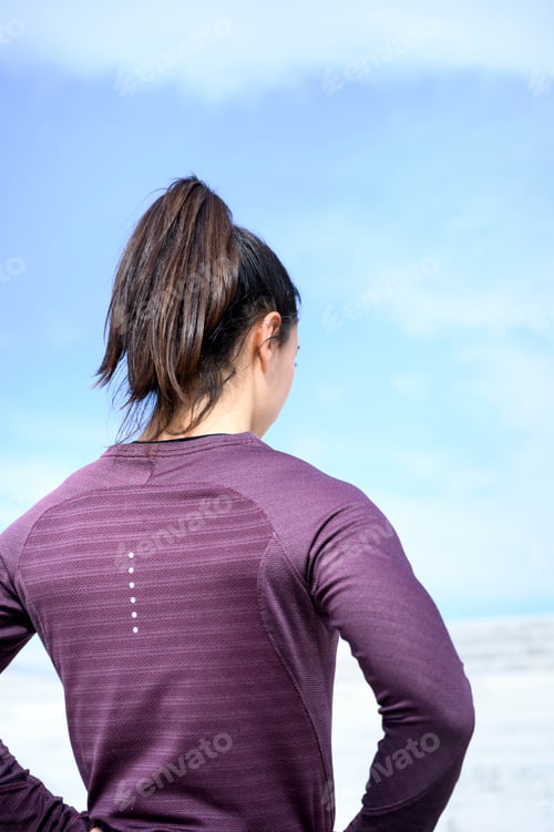 Preview: Rear view of a fit strong young woman with a muscular toned