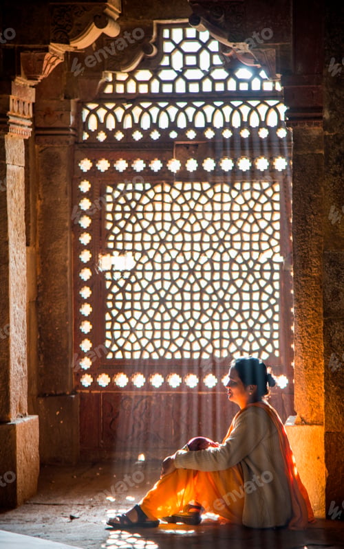 Preview: Indian woman in front of stone carving window
